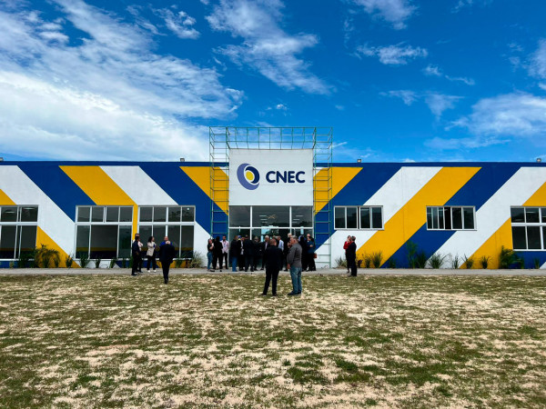 Diretoria da CNEC visita novo bloco de Arquitetura e Engenharia do UNICNEC Osório